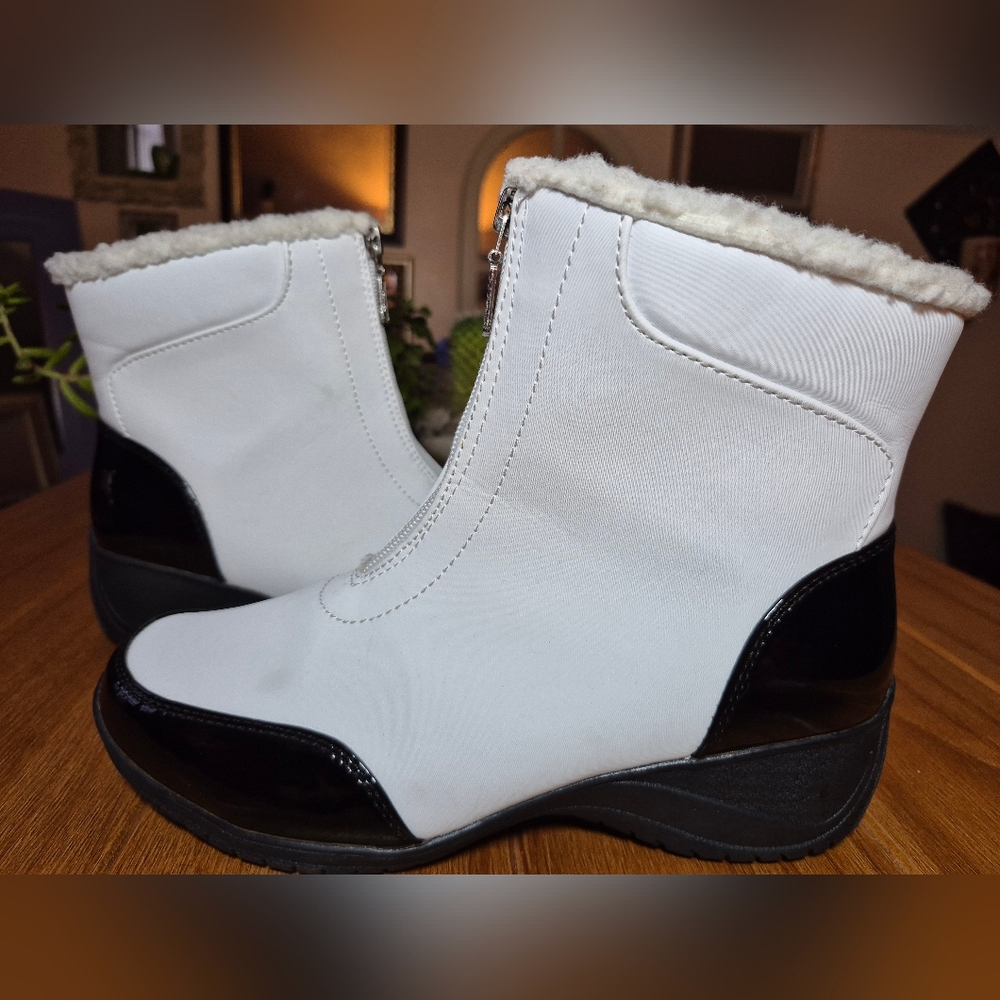 KHOMBU "Bella" Waterproof Ski Boots - Size‎ 8